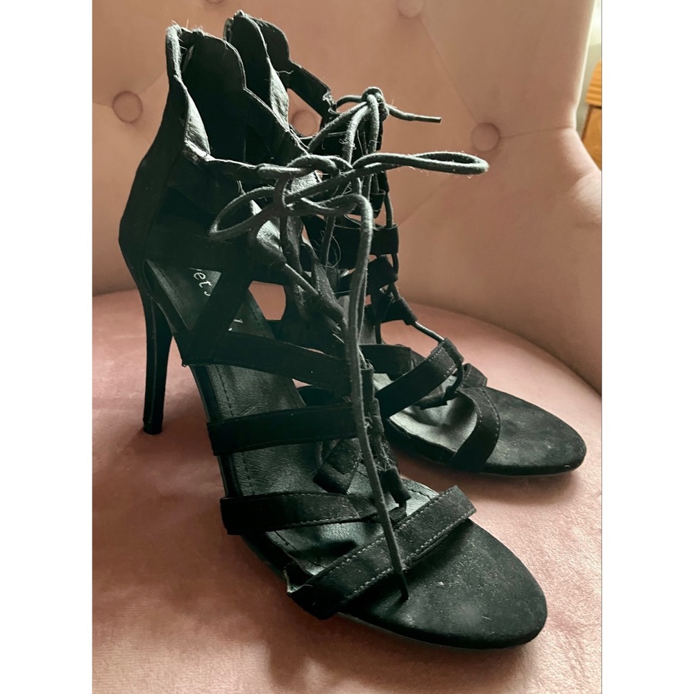 New Wet Seal Strappy Caged Lace Up Black Heels Sandals 10